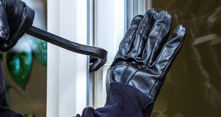 revisa puertas y ventanas protege tu negocio evita robos