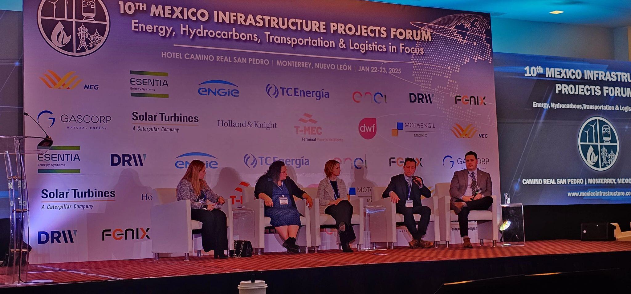 DEACERO® promueve la importancia de la energía limpia y la descarbonización de la infraestructura en el 10th Mexico Infrastructure Projects Forum